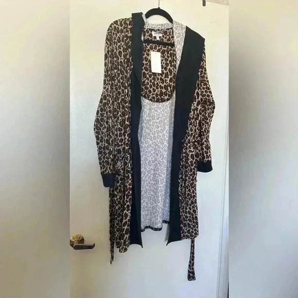 NWT DKNY Leopard Print Robe - Picture 2 of 6